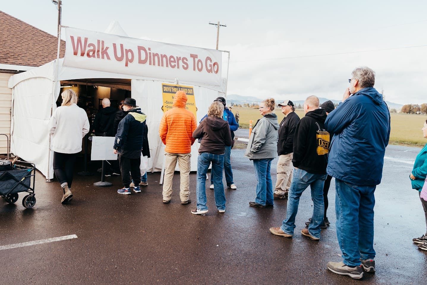 Drive-thru and walk-up meals — photo 1